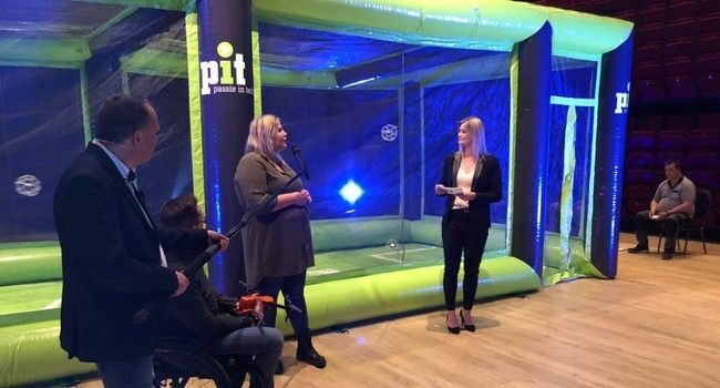 Harma Oosting in gesprek met Alidston Munting van PIT, Francois Coppens van UAVplus en Esmee Wolvenne van JBInflatables. Rolf-Ahlers bestu