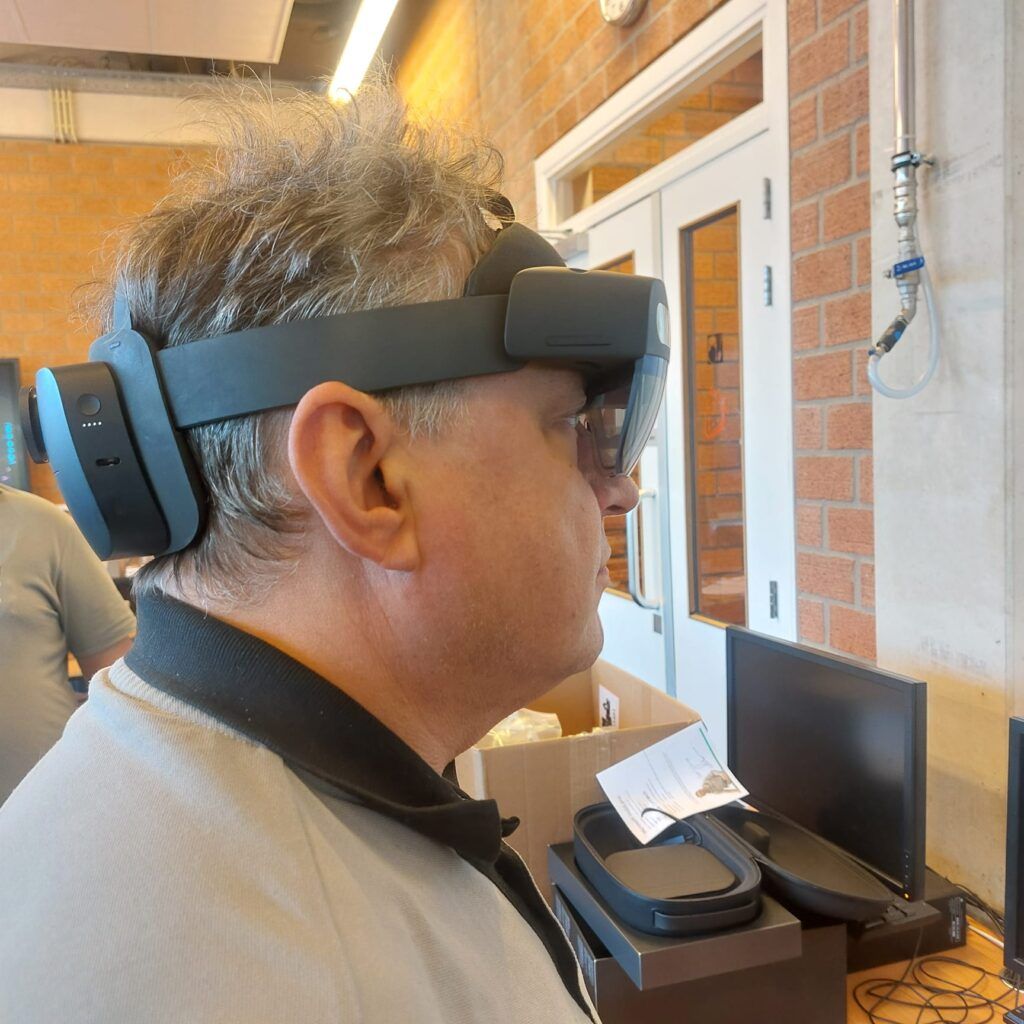 Docent aan de slag met programmeren van SketchUp-modellen in de VR-headsets