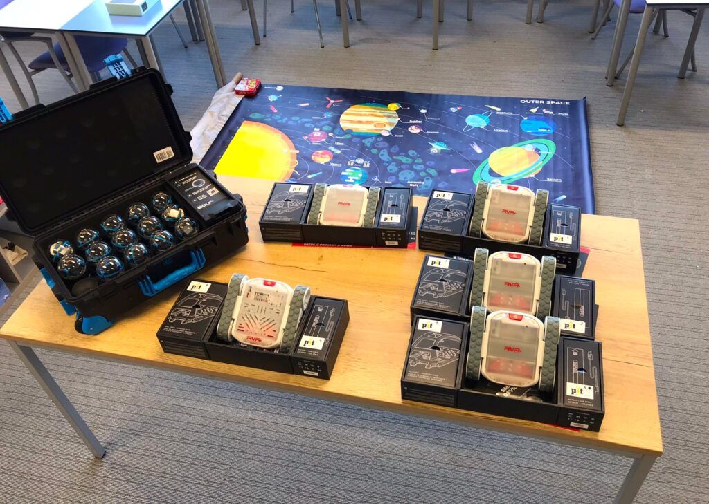 Totaal beeld van de Sphero Bolt en Sphero RVR+