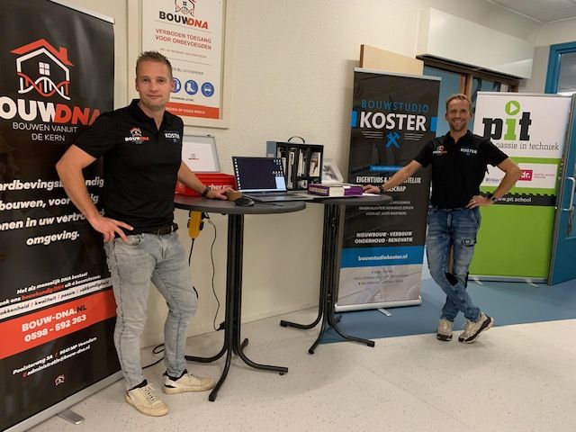 Bouw studio Koster en BouwDNA presenteren zich op de informatiemarkt vervolgopleidingen bij Winkler Prins