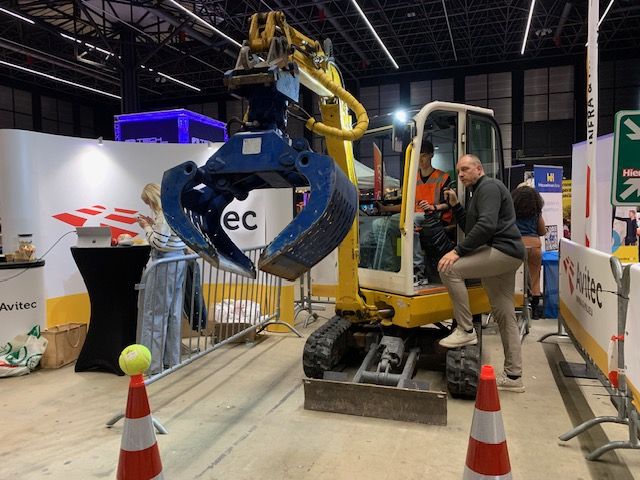 Behendigheid oefenen op een elektrisch kraantje