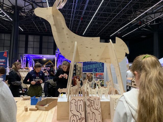 Bij het MBO maken leerlingen kennis met timmeren en zagen