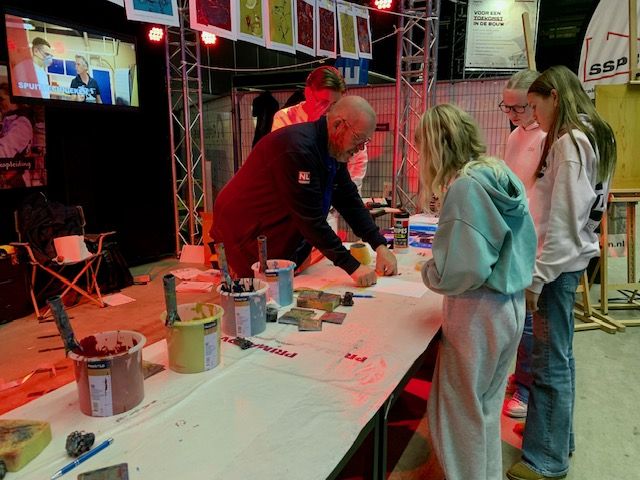 Leerlingen ontdekken de fijne kneepjes van het schildersvak
