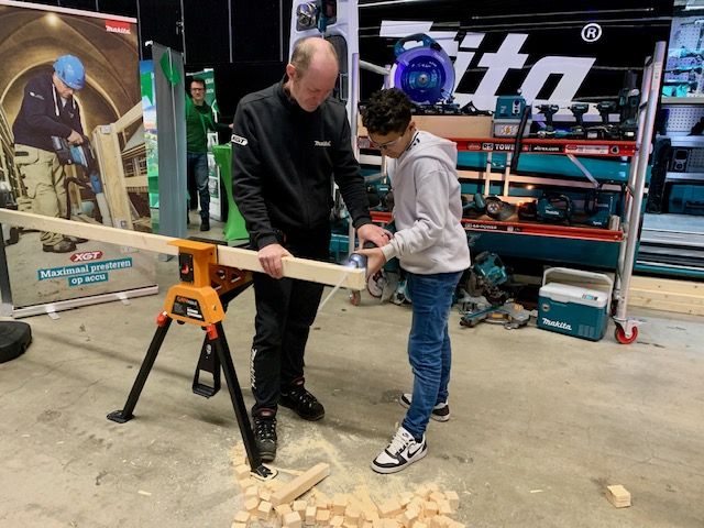 Hout zagen met een accu reciprozaag