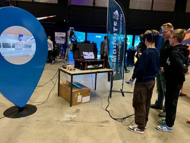 Leerling aan de slag met virtueel spuiten van een auto