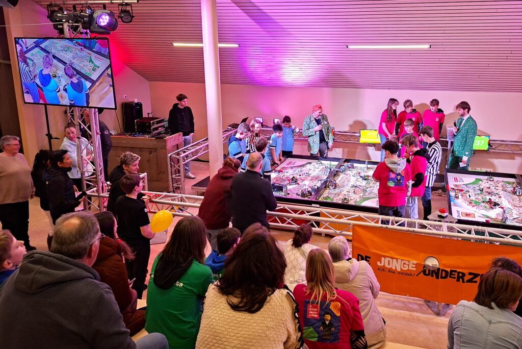Team van Winkler Prins Veendam en Aletta tijdens de FIRST LEGO League regiofinale 2026.