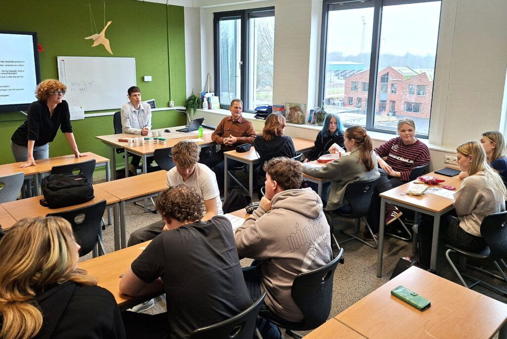 Expert Stevina Stoter van Avebe bespreekt de opdracht na.