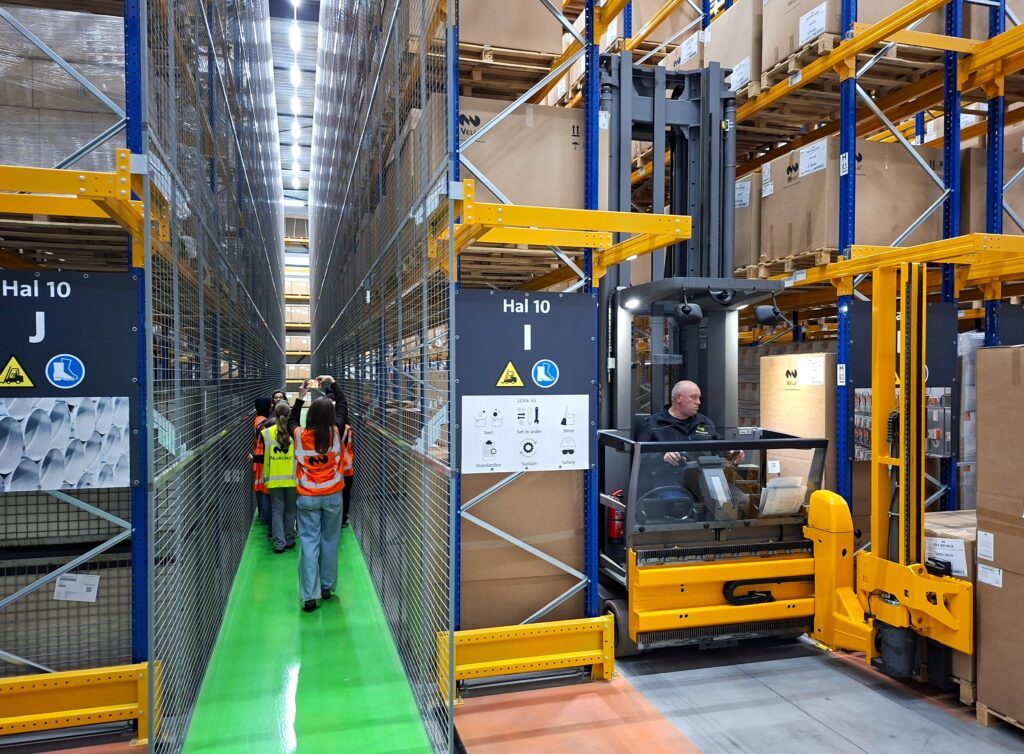 Rondleiding door de magazijnen van Nijburg Products