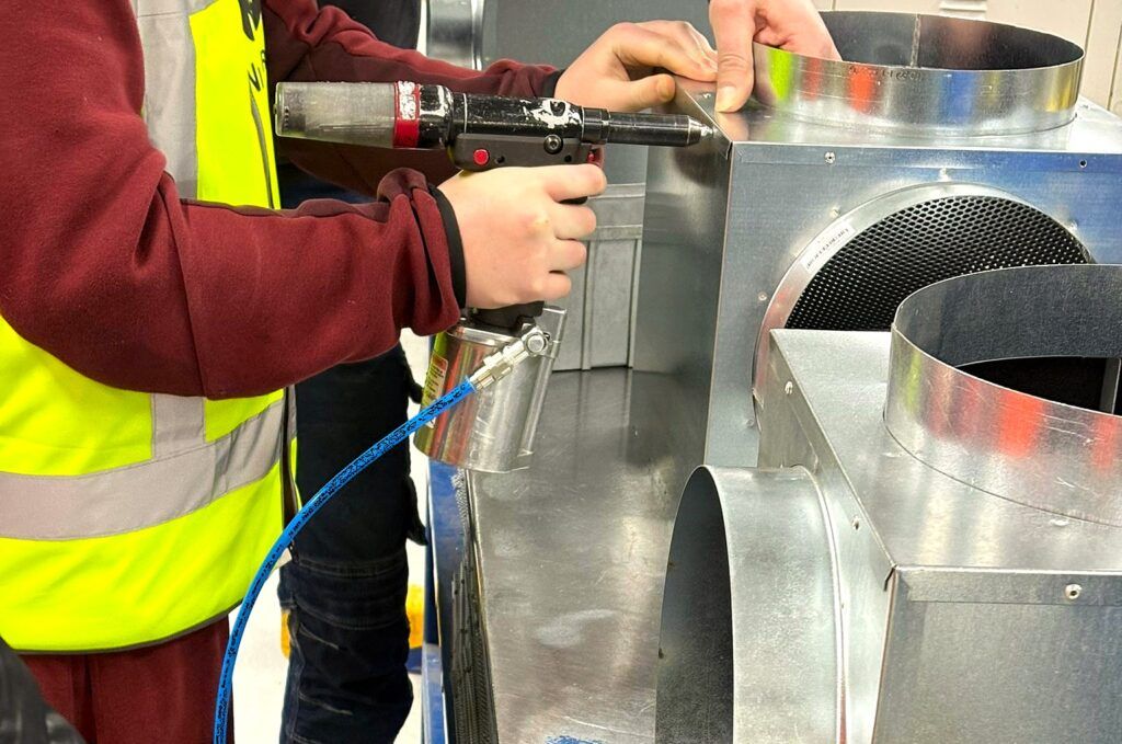 Van kijken naar doen: techniek wordt tastbaar tijdens het bezoek