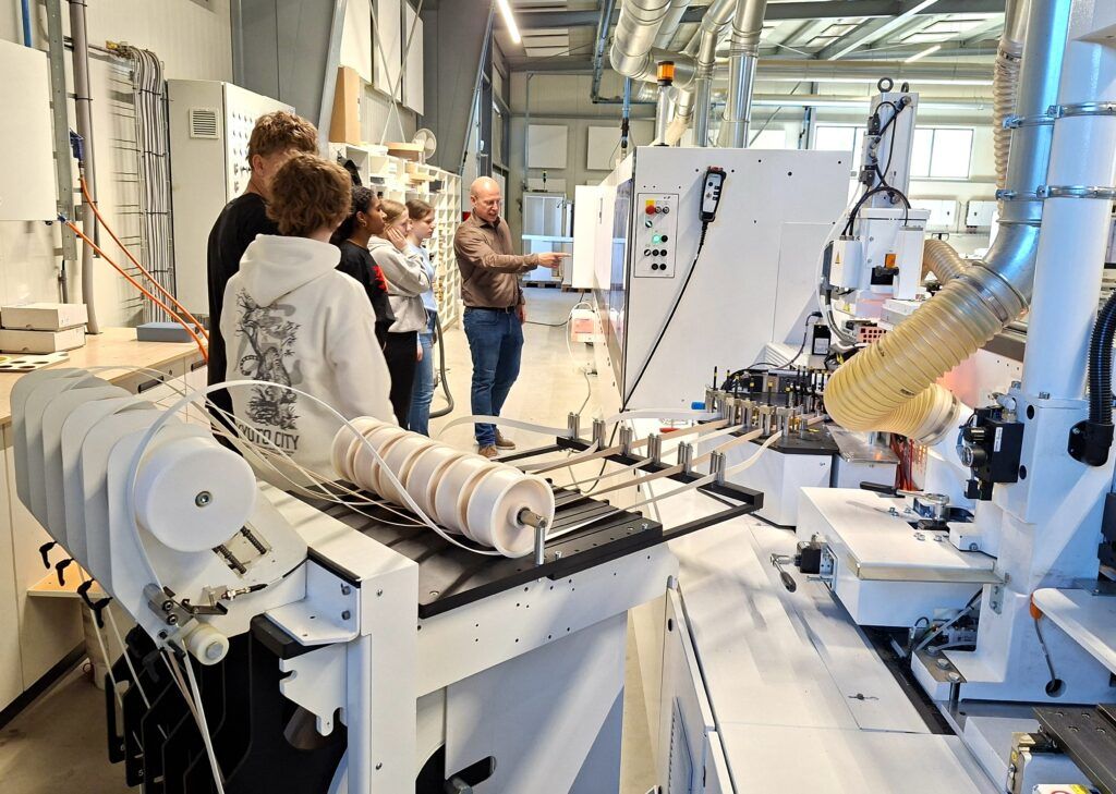 Bij kantenband machine van Interfurn