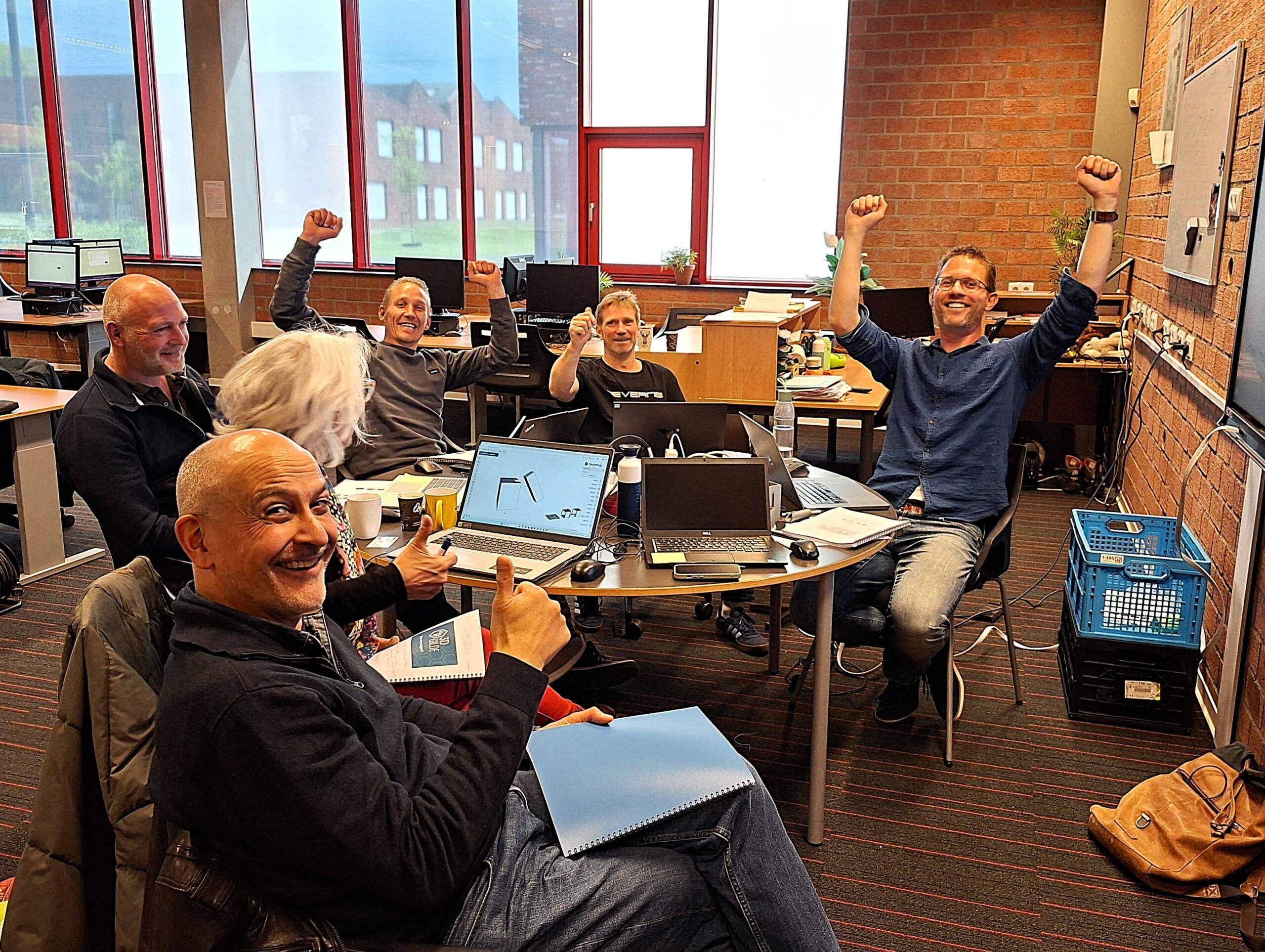 Trainer Matthijs Kraan met zijn groep deelnemers