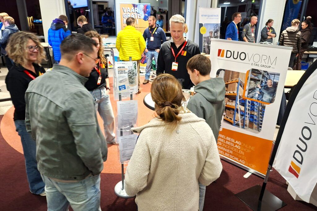 Duovorm in gesprek met leerlingen over hun toekomst.