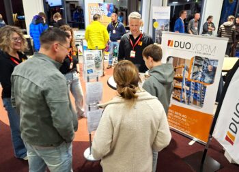 Duovorm in gesprek met leerlingen over hun toekomst.