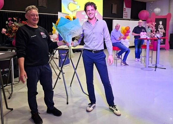 Wethouder Yannick Lutterop en docent Rense Veenstra
